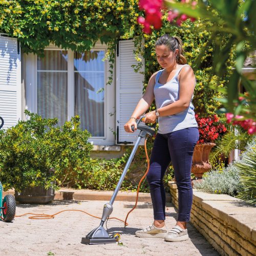 4177 TurboGasWeeder-Action03 Hozelock Green Power Turbo Gas Weeder
